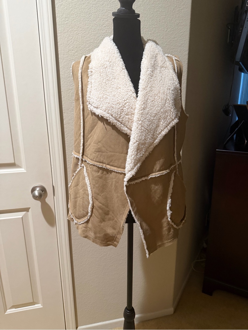 Faux Sheepskin Vest Size Petite Small.